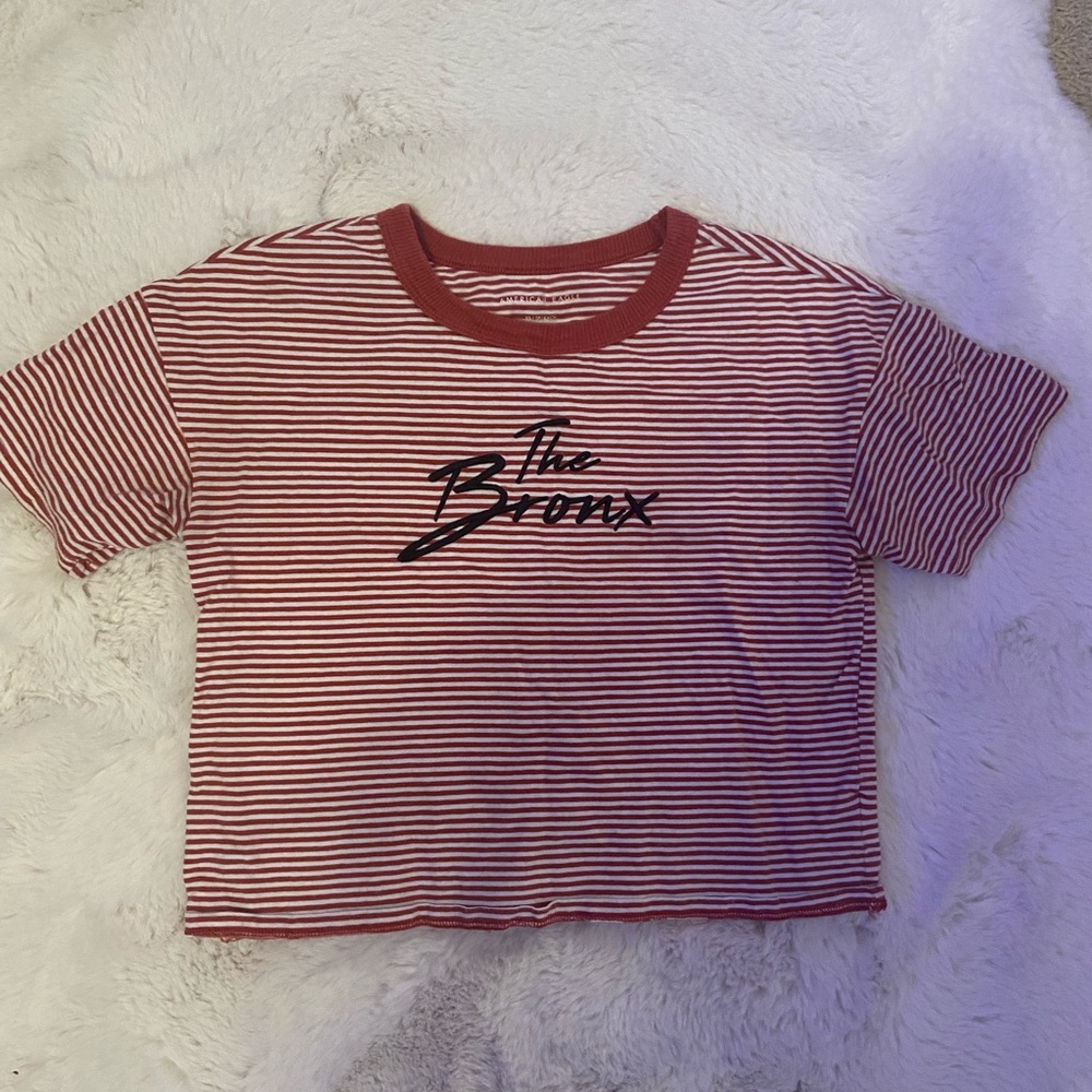American Eagle cropped tee.